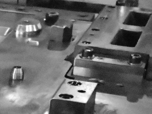 樣品檢驗與修模調整